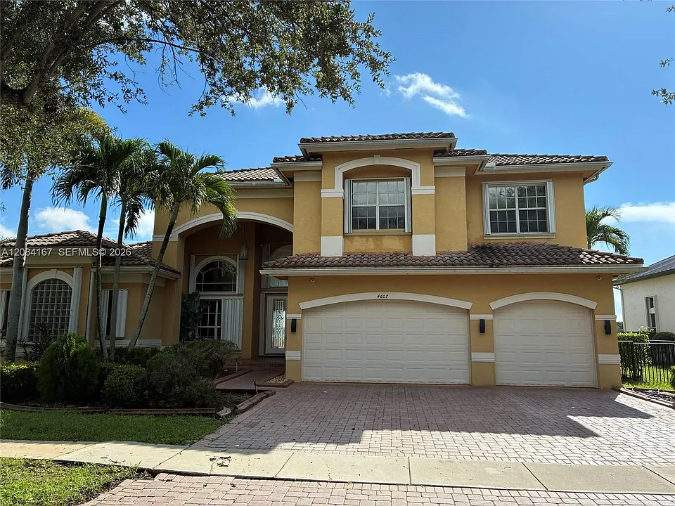 4607 SW 195th Ter