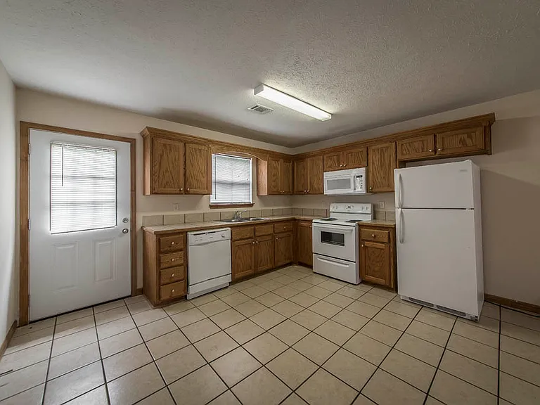 40 Marie Ln — Photo 4