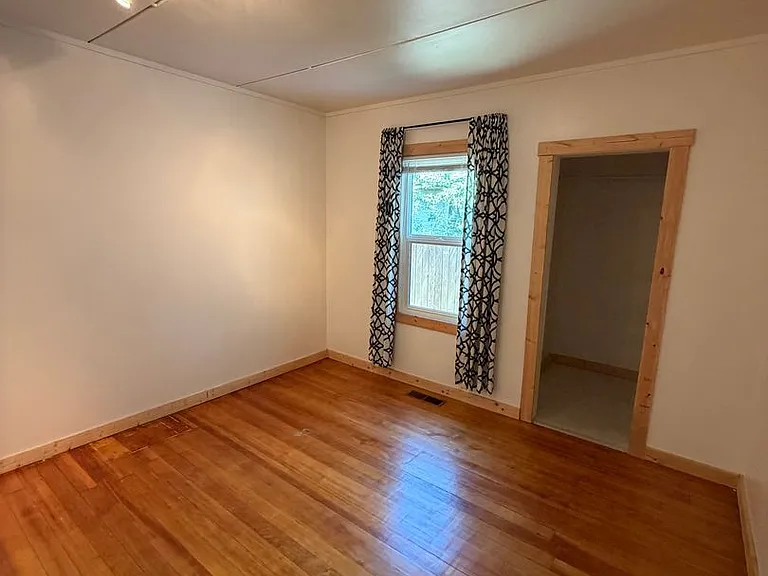 1511 Phillips St — Photo 17