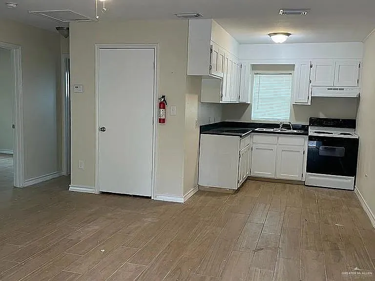 2 bed, 1.0 bath, 750 sqft, $680 — Photo 2