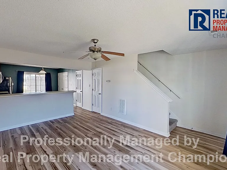 1002 Banister Loop — Photo 3