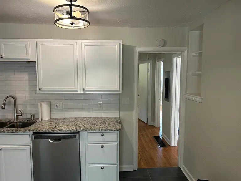405 E Deckner Ave SW — Photo 9