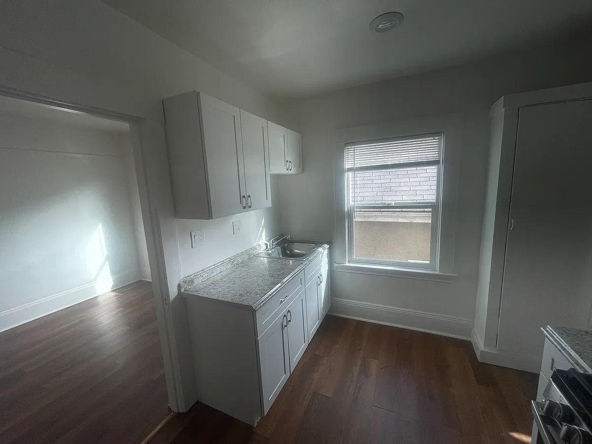 Building Photo - 3403 San Leandro St #3