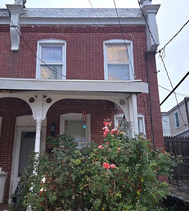 1st image of 311 N Van Buren St