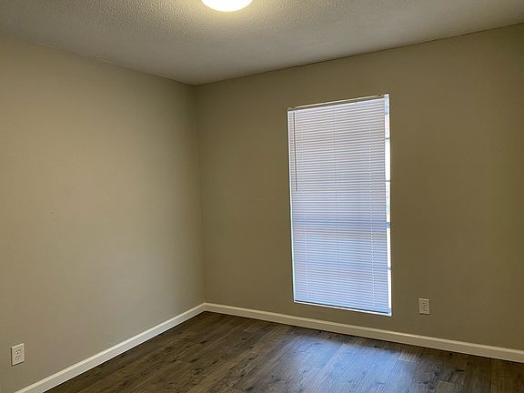 4th image of 438 W Grand St #1