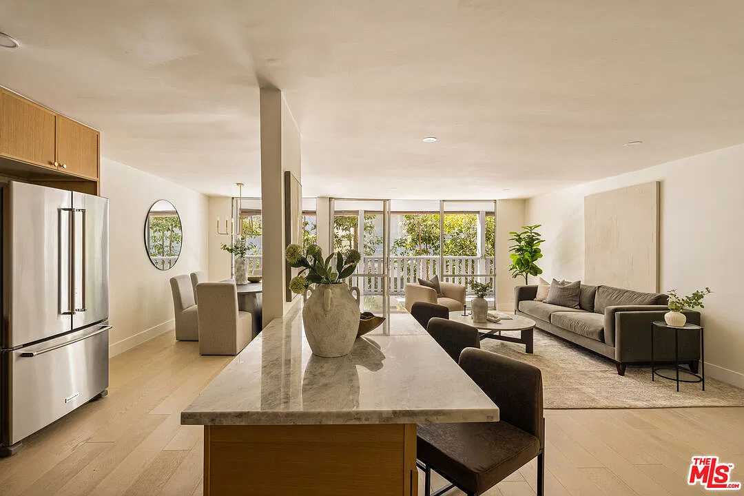 2 bed, 2.0 bath, 1317 sqft, $5,500 — Photo 3