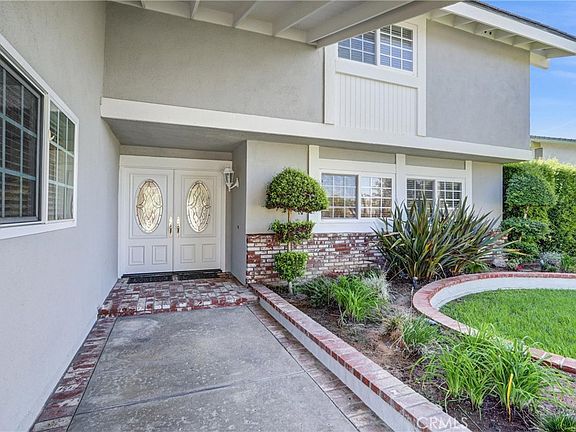 3rd image of 1027 Country Club Ln