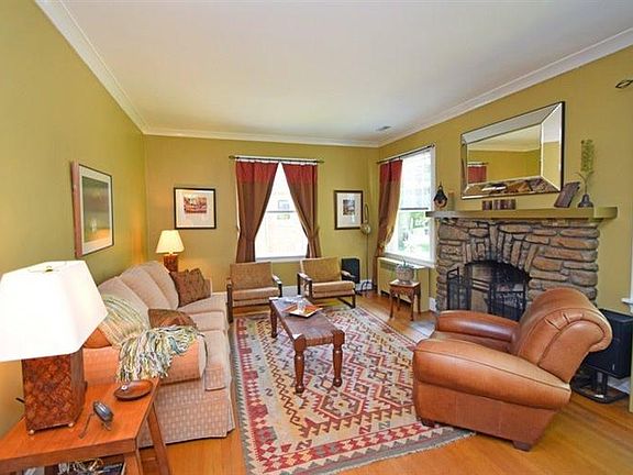 3rd image of 3270 Epworth Ave