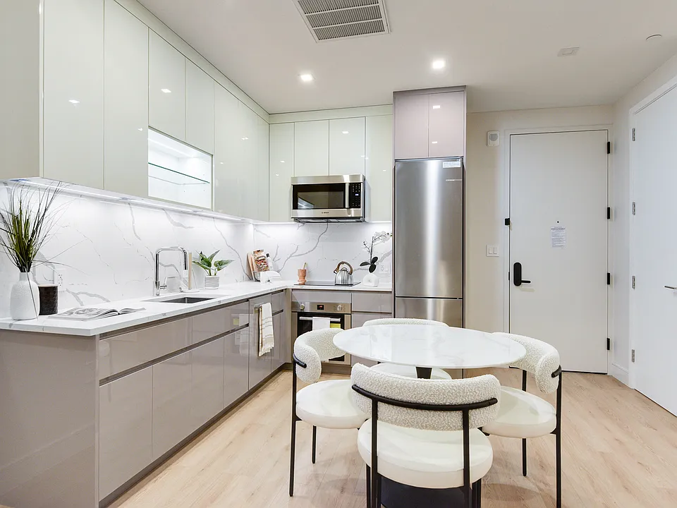 27-19 Thomson Ave #8B