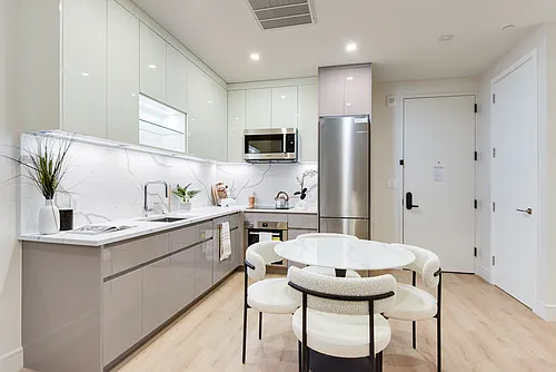 27-19 Thomson Ave #8B Photo 1