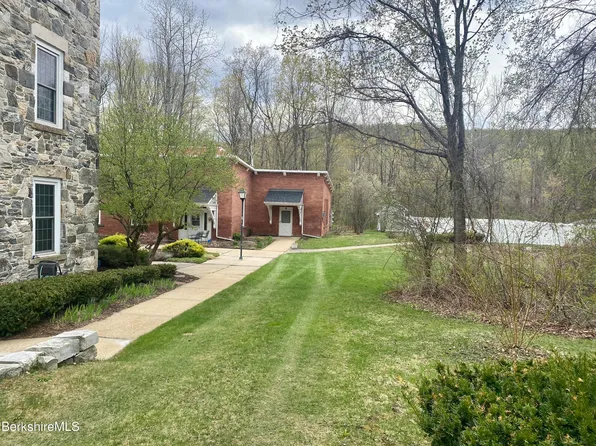 488 E Housatonic St APT 15, Dalton, MA 01226