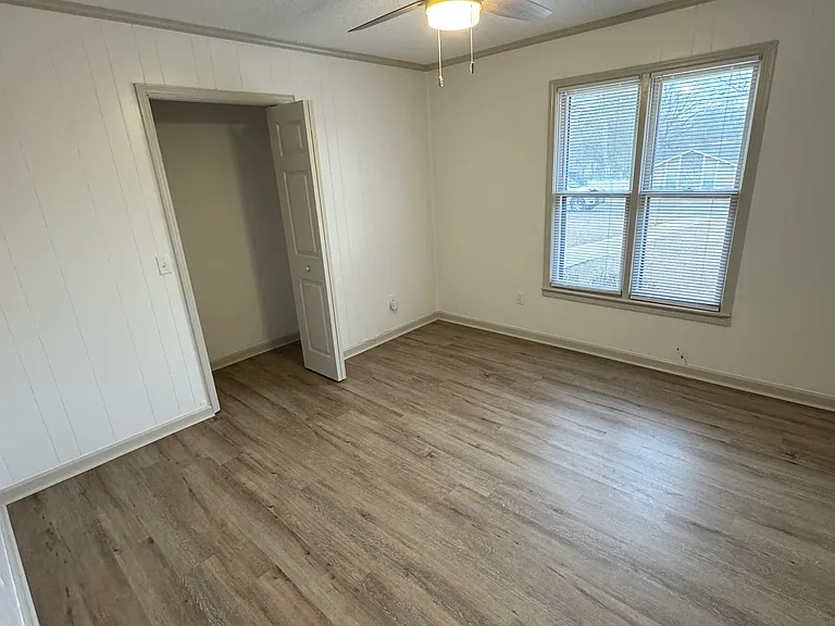 1103 Eastwood Dr — Photo 5