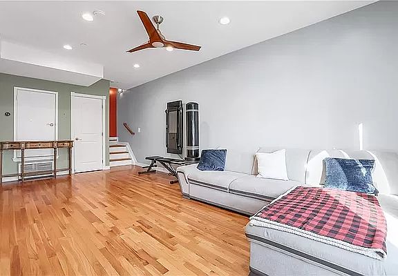 4th image of 1517 Royce St #3C