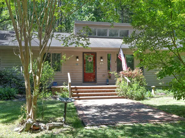 9407 Coachman Rd, Chapel Hill, NC 27516