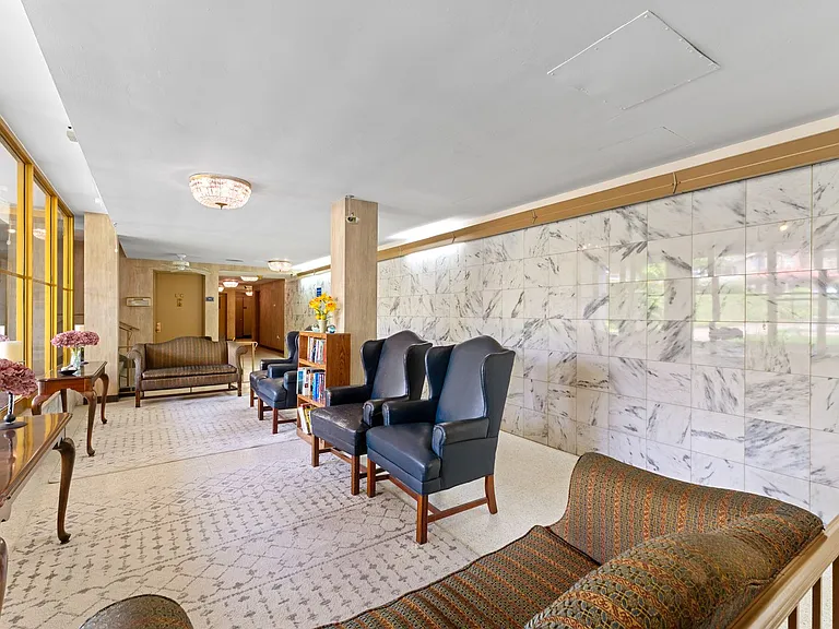 Hampshire House — Photo 15