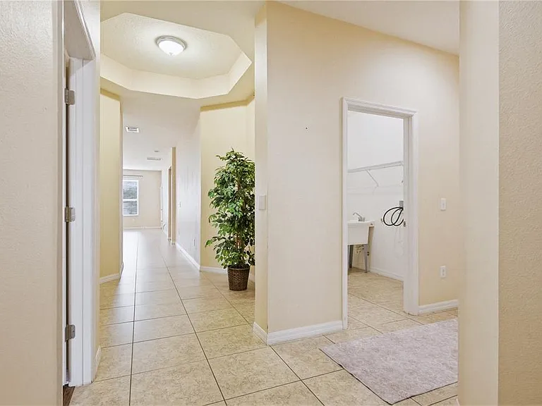 2211 Barracuda Ct — Photo 5