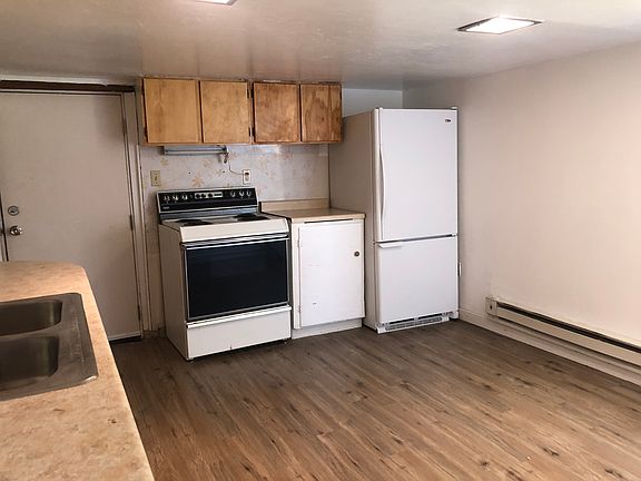 4th image of 1150 NE Lake St #B