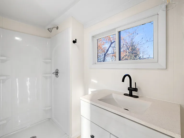 115 E Savidge St — Photo 24