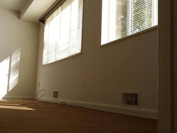 4th image of 10504 Montrose Ave