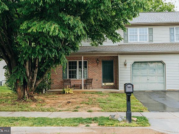 3rd image of 126 Bainbridge Cir