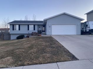 1215 Middle Fork Dr, Gillette, WY 82718
