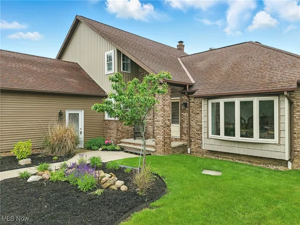 3750 Wynde Tree Dr, Seven Hills, OH 44131