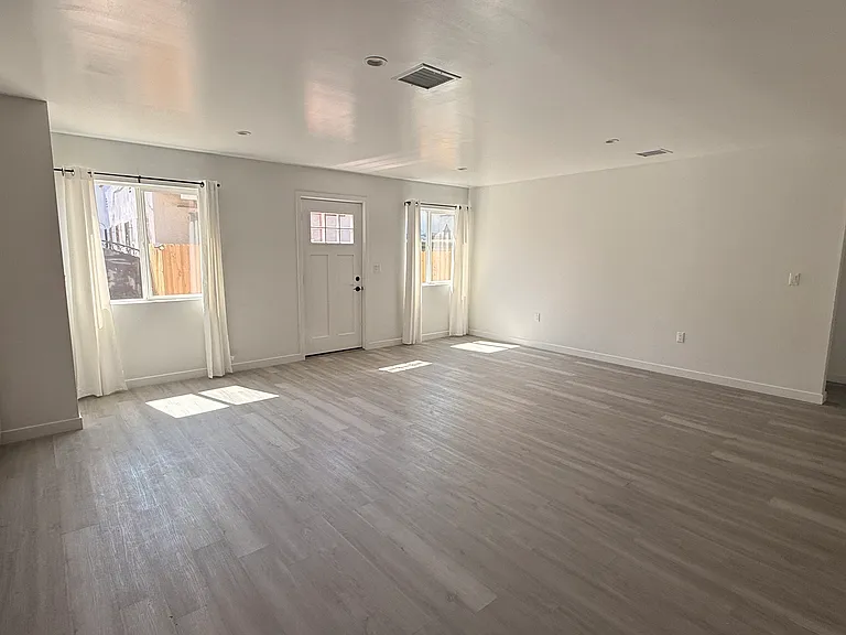 6750 S Arlington Ave — Photo 9