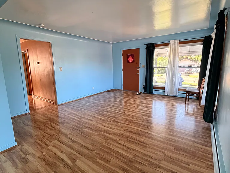 3340 Morrissey Ave — Photo 2