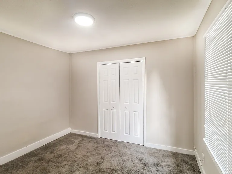 719233_025_bedroom_13628474.jpg