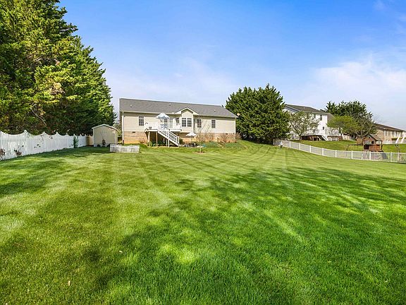 3rd image of 84 Windsor Dr