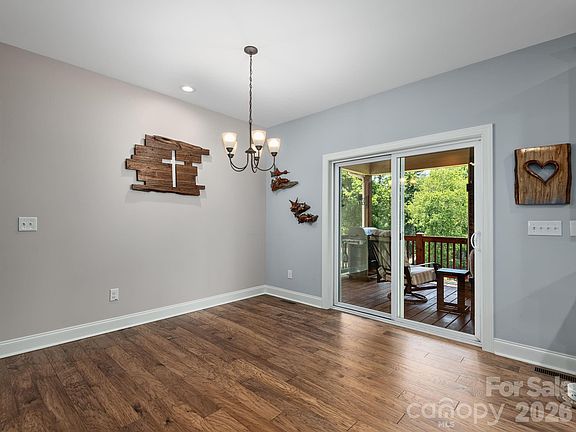 5th image of 4 Farm Pond Ln