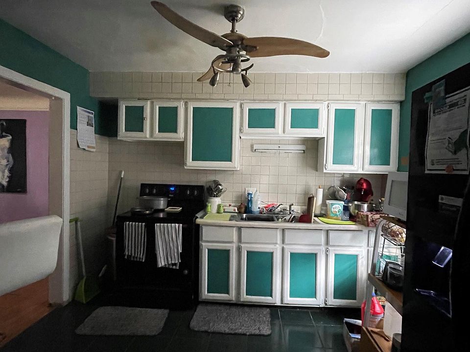 2nd image of 18300 Robson St