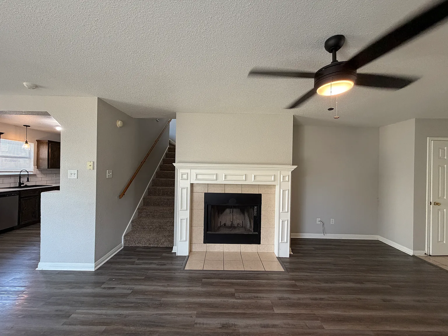 3 bed, 2.5 bath, 1807 sqft, $1,595 — Photo 3