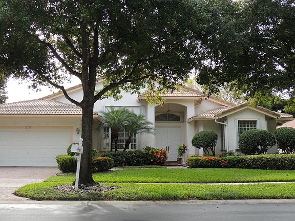 2nd image of 12325 Lakeridge Falls Dr