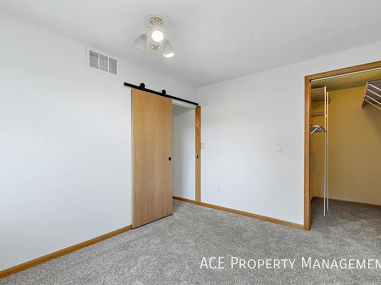 8563 Stables Dr — Photo 13