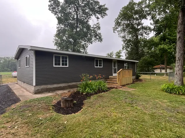 14032 Riverside Dr, Constantine, MI 49042