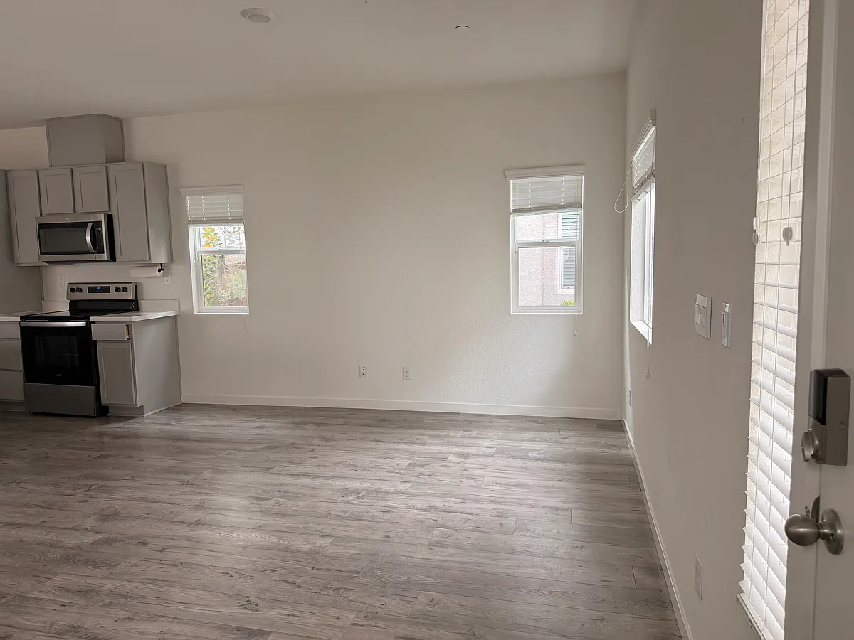 Building Photo - 5080 Molino Cir