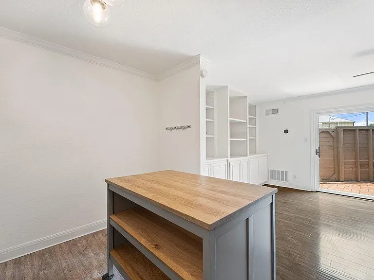2500 Steck Ave #32 — Photo 11