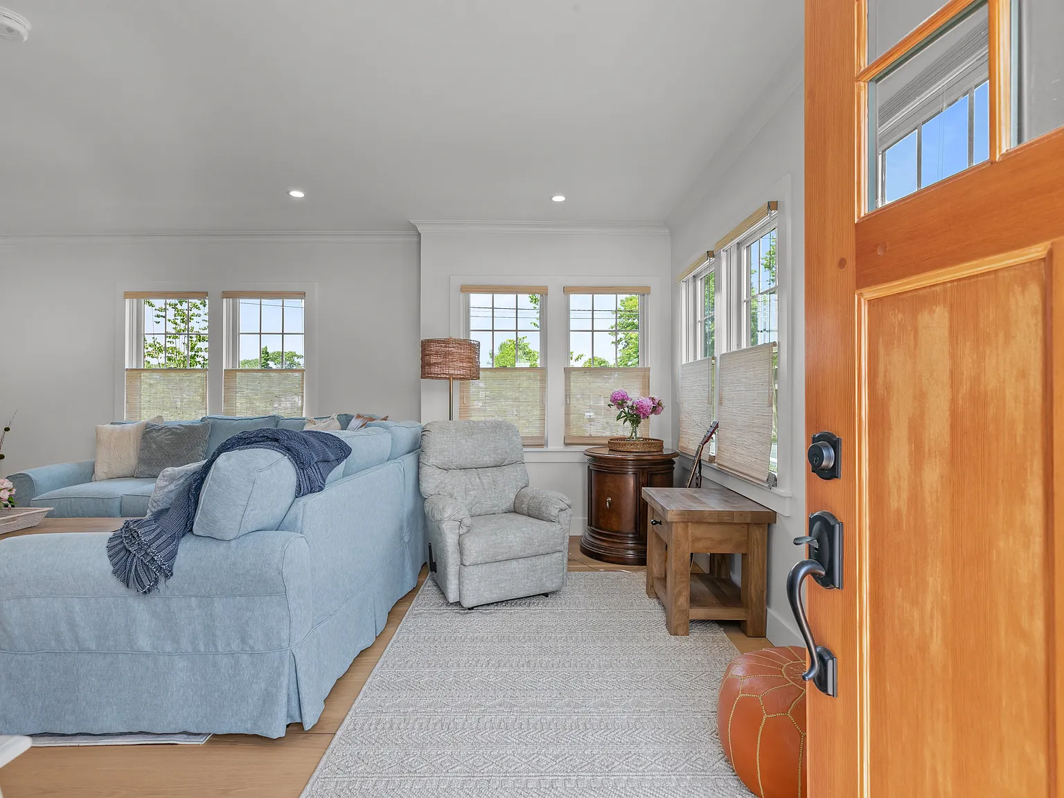 109 Carroll Ave — Photo 4