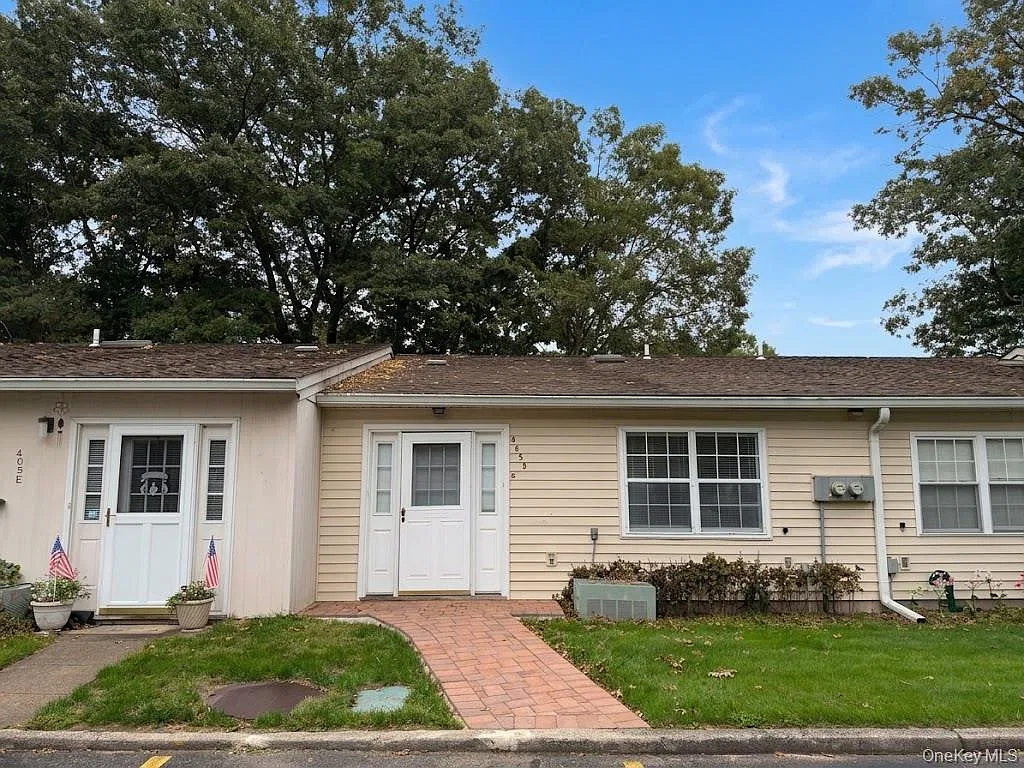 2 bed, 1.0 bath, 874 sqft, $2,450 — Photo 1