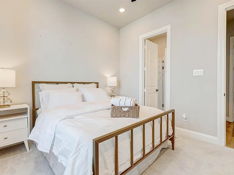 1719 Rustling Creek Dr — Photo 35