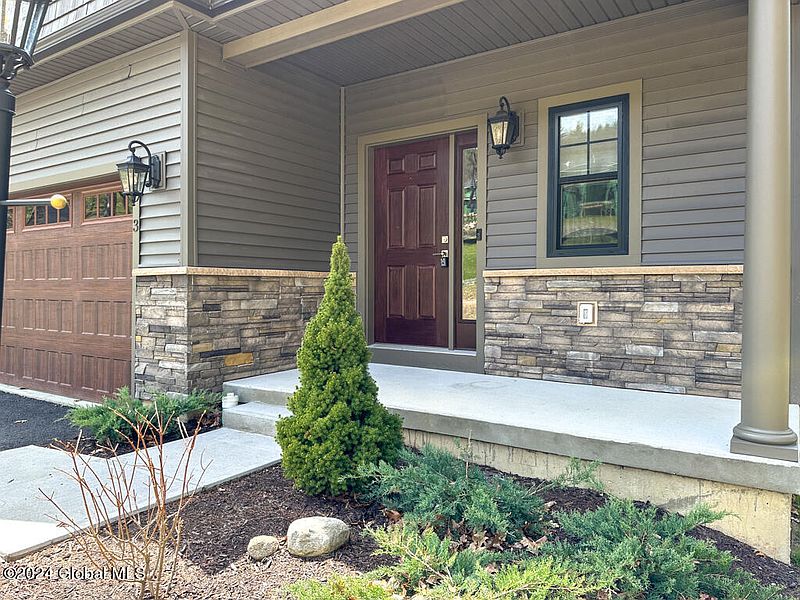 2nd image of 9 Hill Crest Lane #3