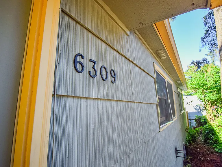 6309 SE Overland St — Photo 22