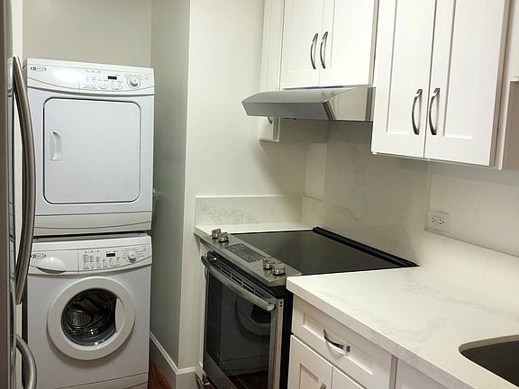 4th image of 920 Ward Ave APT 8B