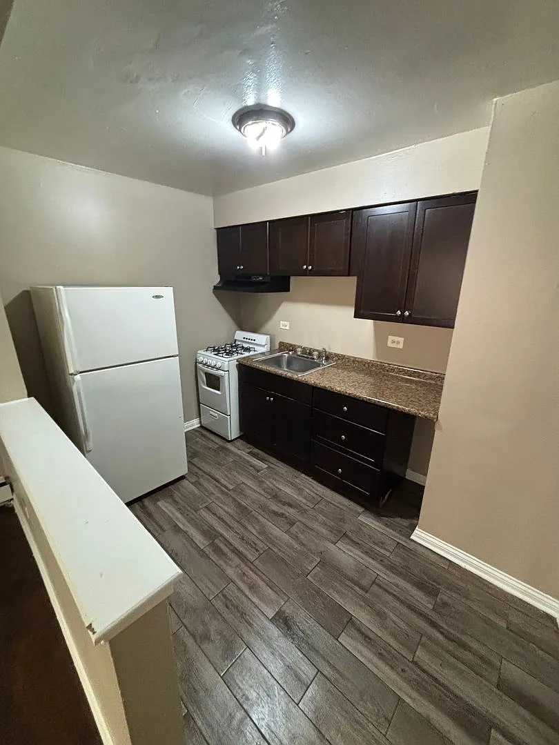 12510Lincoln — Photo 1