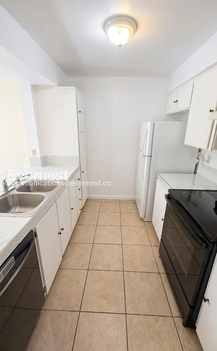 3 bed, 2.5 bath, 1434 sqft, $3,400 — Photo 3