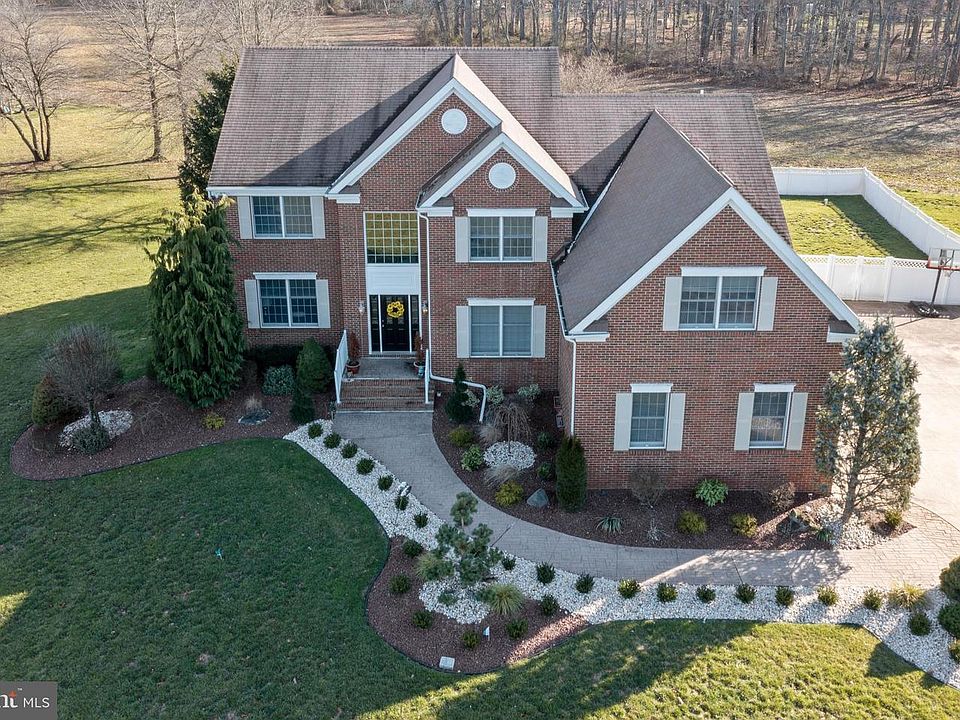 1st image of 2 Garden Terrace Ct