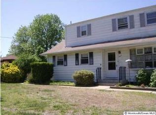 7 Lawrence Cir, Middletown, NJ 07748
