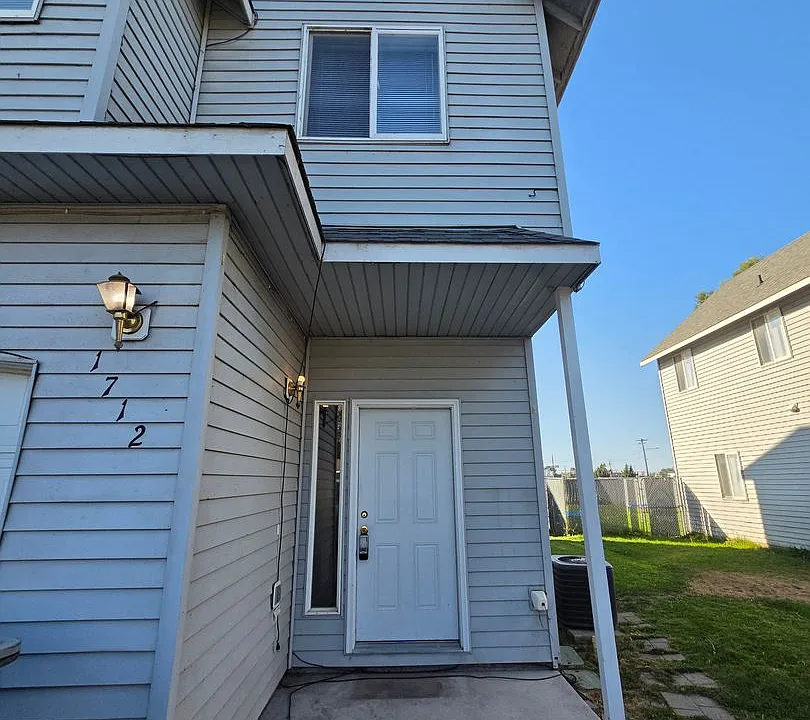 1712-1714 W Peninsula Dr