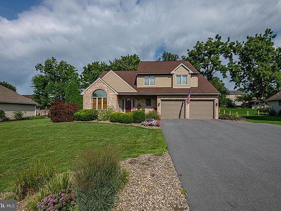 2nd image of 328 W Walnut Tree Dr